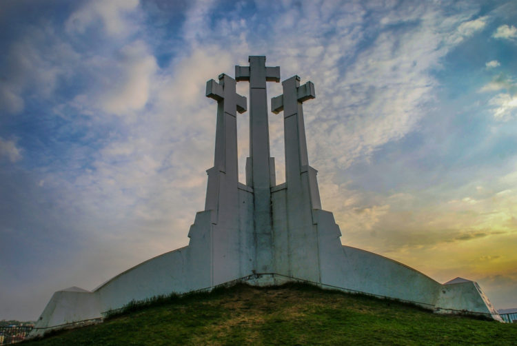 Что обозначает три креста